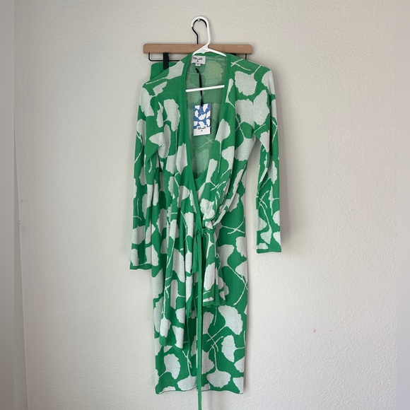 Diane Von Furstenberg for Target Floral Wrap Dress Size Medium NWT - Picture 8 of 8